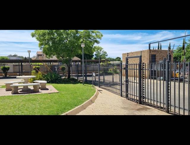 2 BEDROOM PROPERTY TO RENT IN KANONIERSPARK
